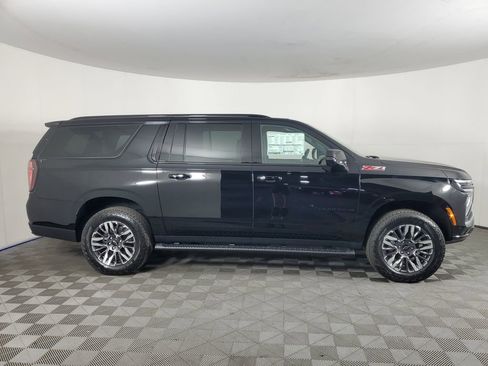 New 2026 Chevrolet Suburban Z71 w/ Comfort Package image 3