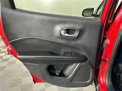 Certified 2021 Jeep Compass Latitude image 11