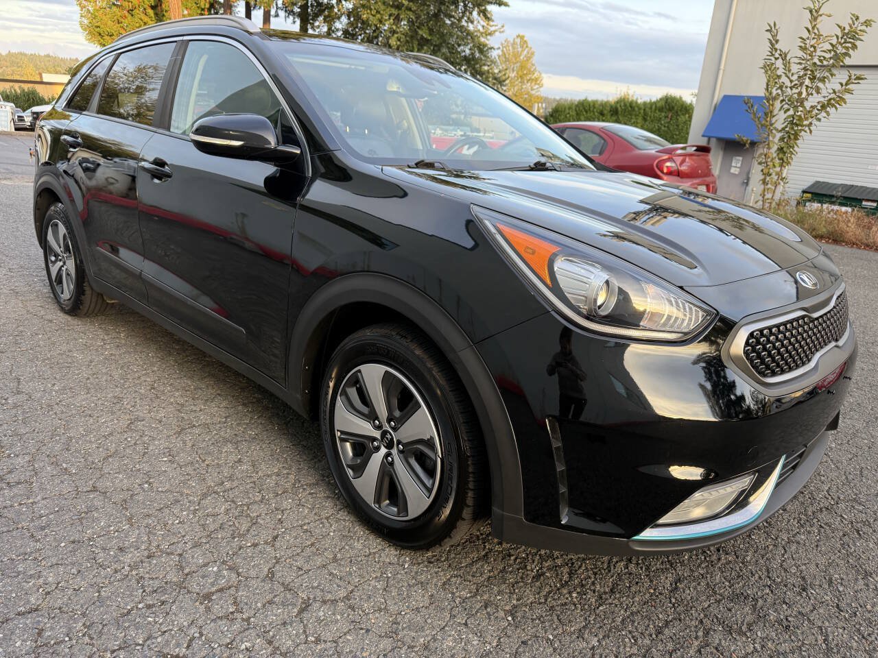 Used 2018 Kia Niro EX FWD image 8