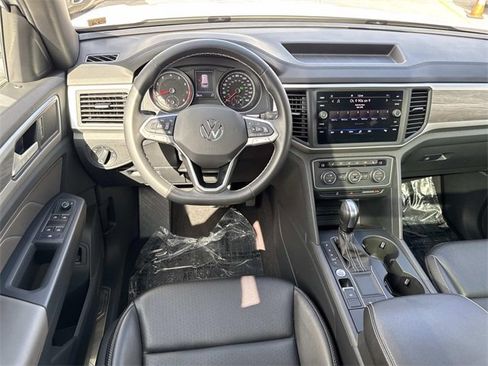 Certified 2021 Volkswagen Atlas Cross Sport SE w/ Panoramic Sunroof Package image 9