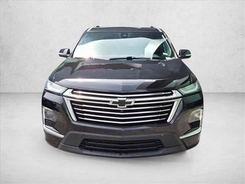 Used 2023 Chevrolet Traverse Premier FWD image 2