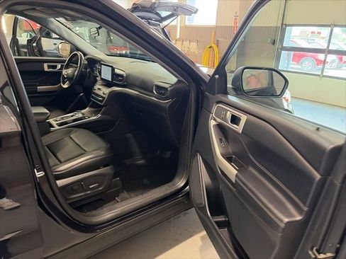 Used 2021 Ford Explorer XLT AWD/4WD image 14