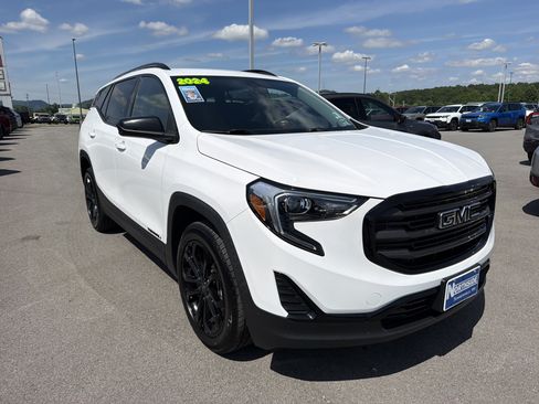 Used 2021 GMC Terrain SLE w/ Driver Convenience Package AWD/4WD image 3