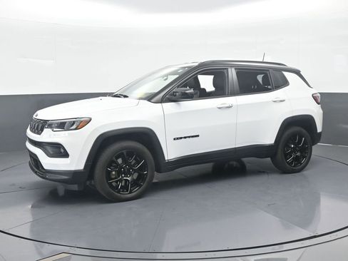 Used 2023 Jeep Compass Altitude image 2