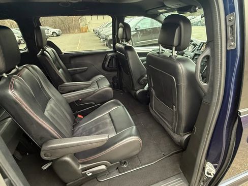 Used 2017 Dodge Grand Caravan GT image 34