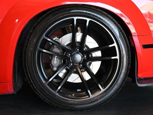 Used 2015 Dodge Challenger R/T Scat Pack w/ Leather Interior Group RWD image 10