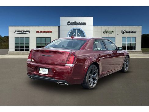 Used 2023 Chrysler 300 Touring L w/ Popular Equipment Group RWD image 3