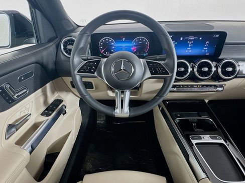 Used 2026 Mercedes-Benz GLB 250 image 4