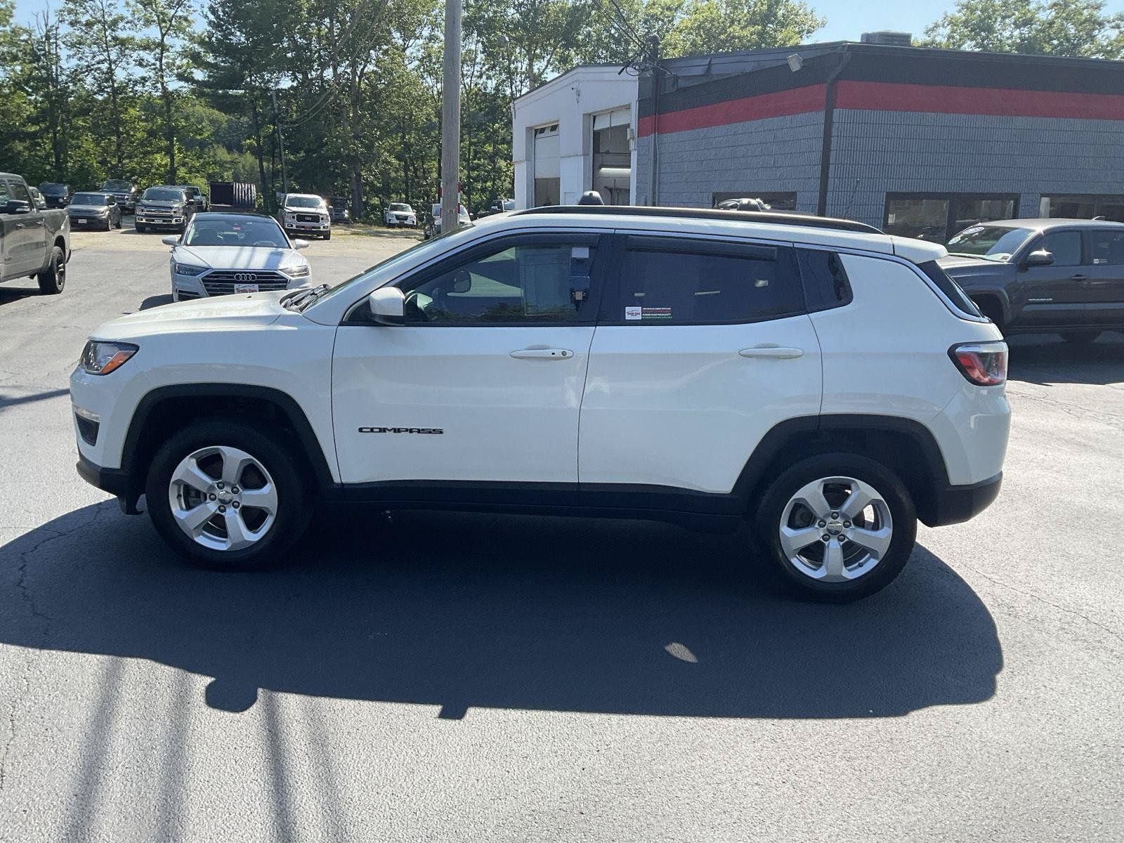 Used 2019 Jeep Compass Latitude w/ Popular Equipment Group AWD/4WD image 2