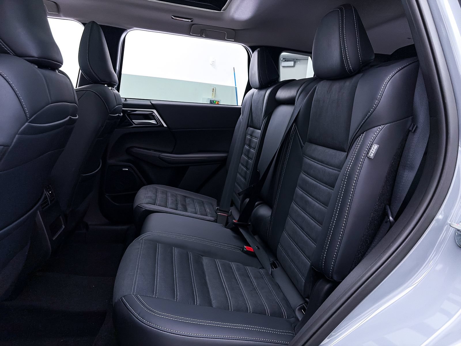 Used 2026 Mitsubishi Outlander AWD image 25