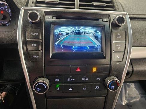 Used 2015 Toyota Camry SE FWD image 18