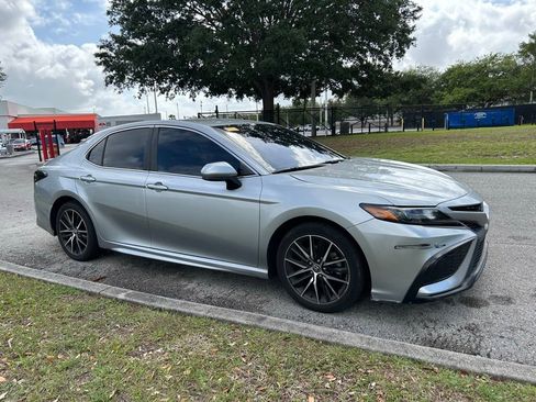 Used 2021 Toyota Camry SE image 7