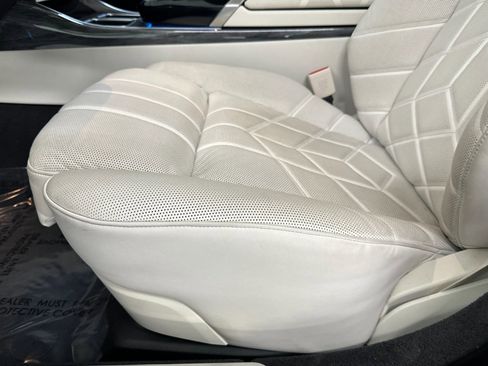 Used 2024 BMW i7 xDrive60 w/ Premium Package image 15