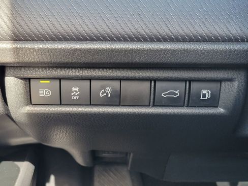 Used 2025 Toyota Camry SE image 12