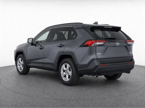 Used 2021 Toyota RAV4 XLE AWD/4WD image 3