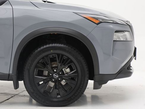 Used 2023 Nissan Rogue SV w/ SV Premium B Package image 4