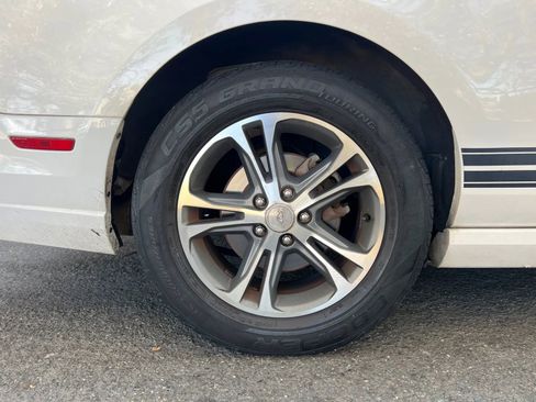 Used 2013 Ford Mustang Premium image 40