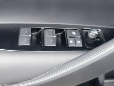 Used 2022 Toyota Corolla SE w/ SE Preferred Package FWD image 33