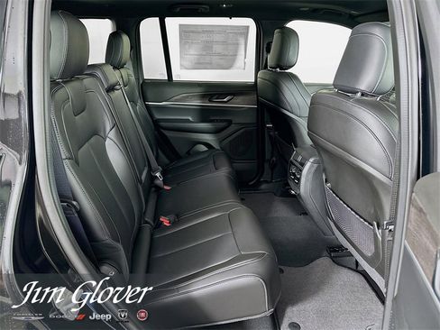 New 2025 Jeep Grand Cherokee Limited w/ Luxury Tech Group II image 16