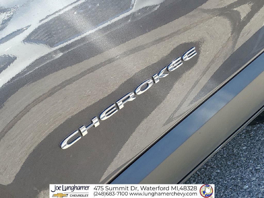 Used 2020 Jeep Cherokee Latitude Plus w/ Cold Weather Group AWD/4WD image 31