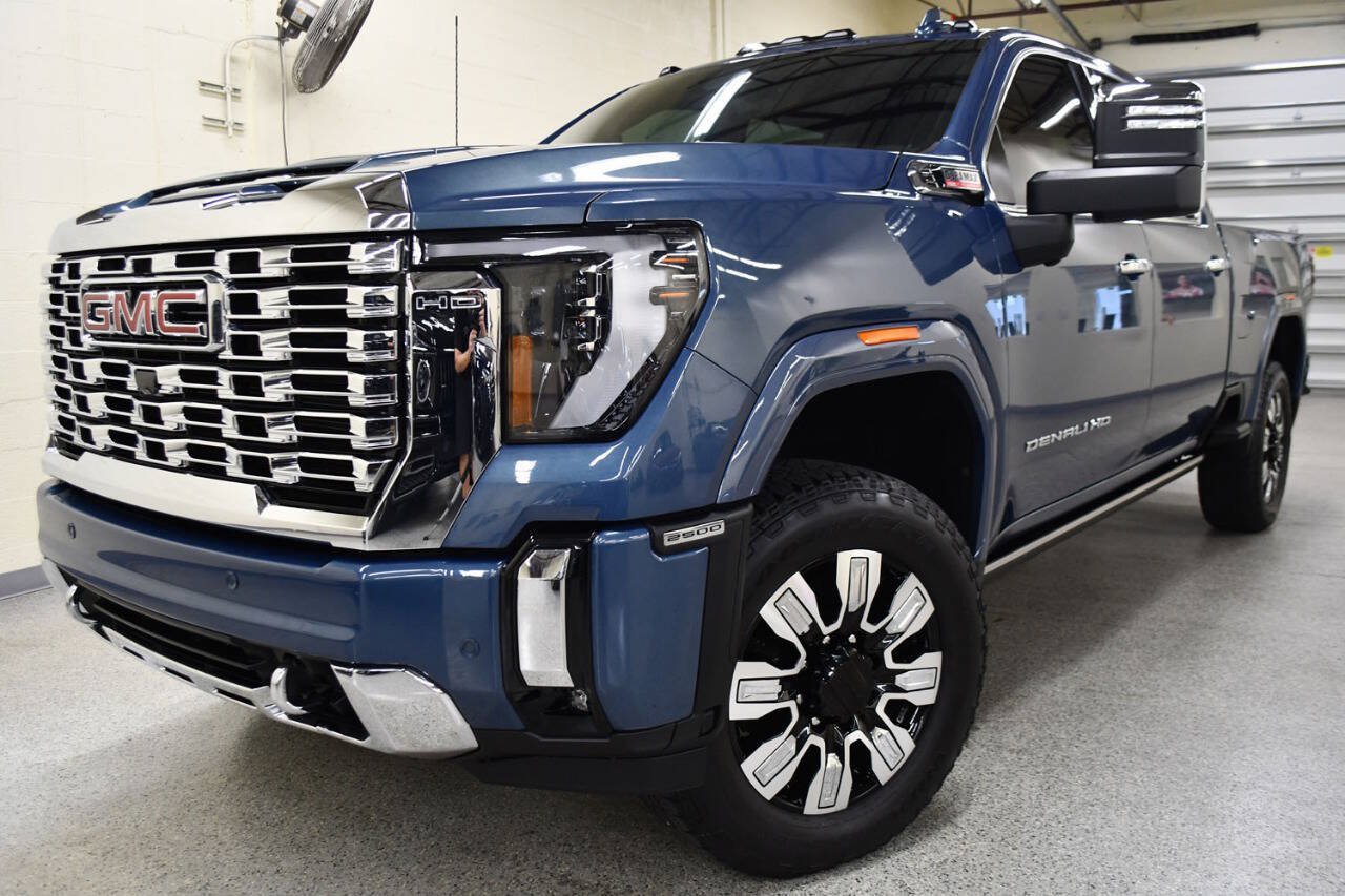 Used 2025 GMC Sierra 2500 Denali w/ Denali Reserve Package AWD/4WD image 1