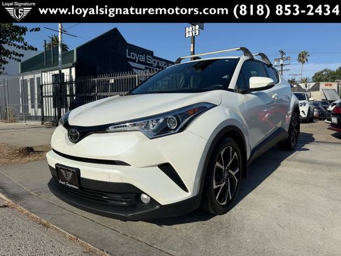 Used 2018 Toyota C-HR XLE FWD image 3