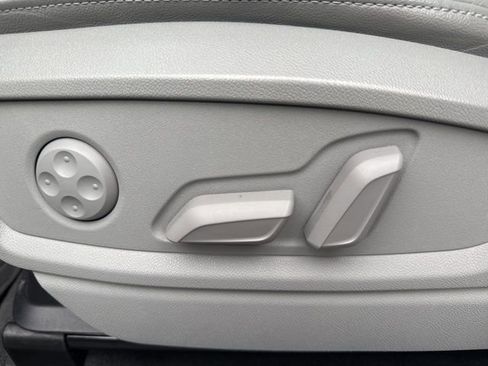 Used 2022 Audi Q5 2.0T Premium w/ Convenience Package image 11