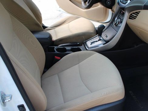 Used 2013 Hyundai Elantra GLS w/ Preferred Pkg image 16
