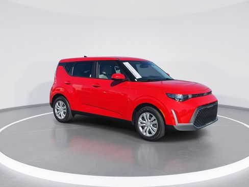 Used 2025 Kia Soul LX FWD image 2