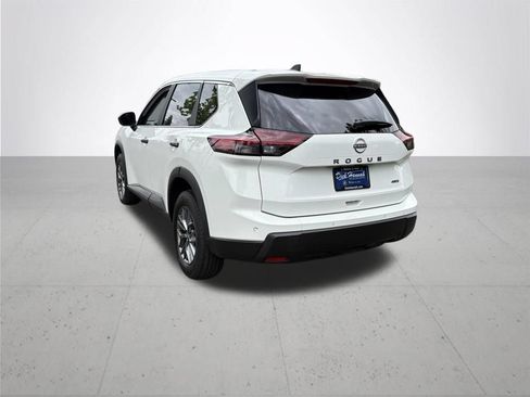 Used 2024 Nissan Rogue S AWD/4WD image 3