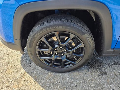 Used 2024 Jeep Compass Latitude AWD/4WD image 11