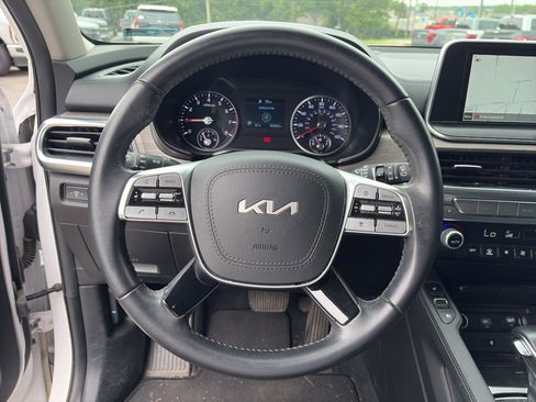 Used 2022 Kia Telluride EX w/ EX Premium Package FWD image 6