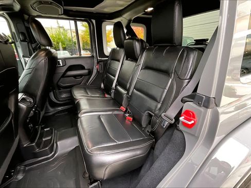 Used 2019 Jeep Wrangler Unlimited Sahara image 29
