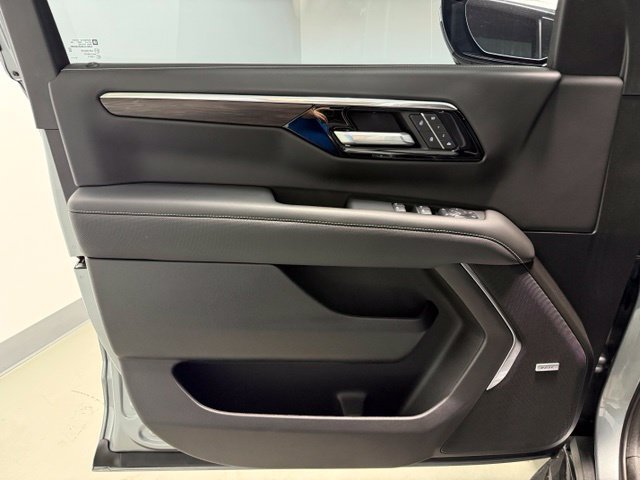 Used 2025 Chevrolet Tahoe Premier AWD/4WD image 12