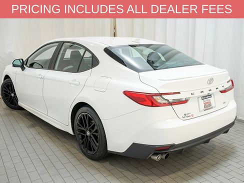 Used 2025 Toyota Camry SE FWD image 3