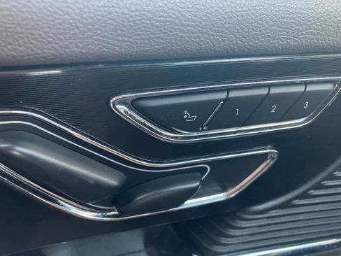 Used 2021 Lincoln Corsair Standard AWD w/ Premium Package image 11