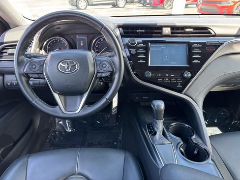 Used 2020 Toyota Camry SE FWD image 18