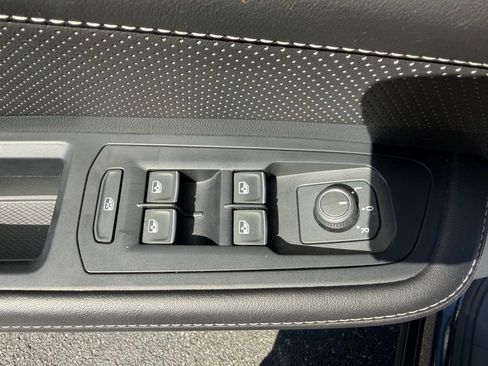 Used 2025 Volkswagen Atlas SE AWD/4WD image 23