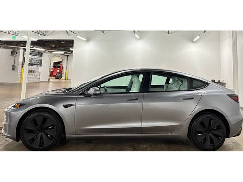 Used 2024 Tesla Model 3 Standard Range RWD image 8
