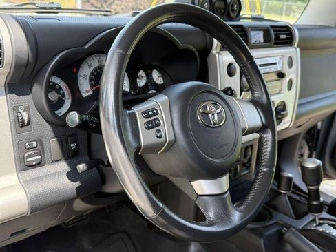 Used 2010 Toyota FJ Cruiser 4WD image 25