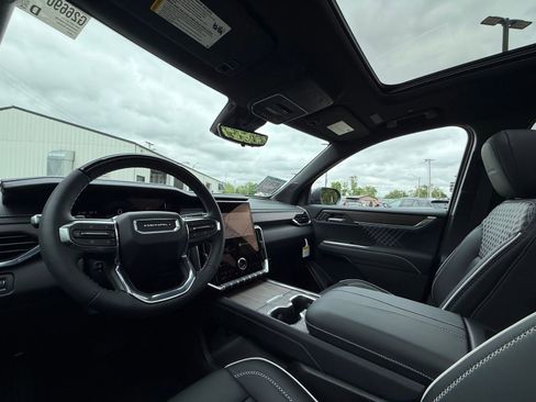 New 2026 GMC Acadia Denali w/ Super Cruise Package AWD/4WD image 19