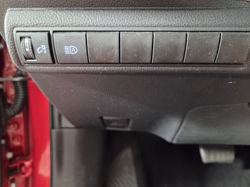 Used 2020 Toyota Corolla LE FWD image 19