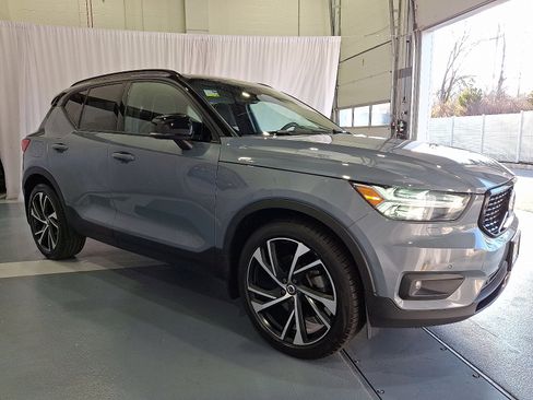 Used 2022 Volvo XC40 T5 R-Design w/ Climate Package image 6