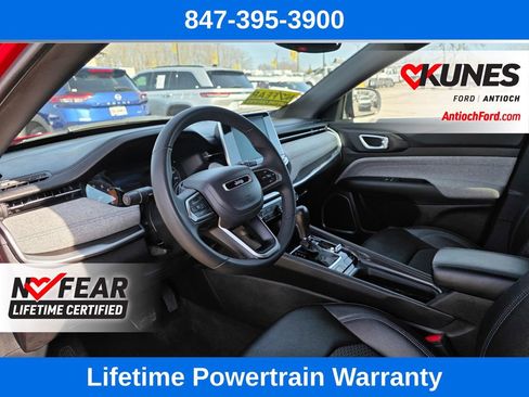 Used 2025 Jeep Compass Latitude image 16