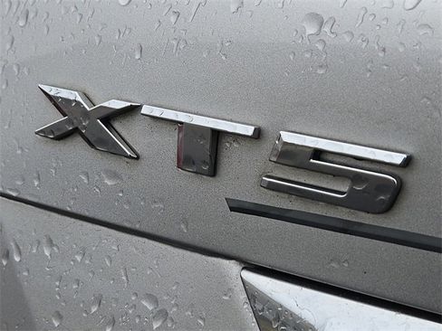Used 2017 Cadillac XT5 FWD image 9
