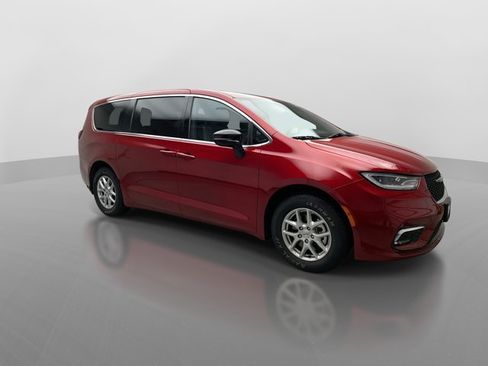 Used 2025 Chrysler Pacifica Select FWD image 7