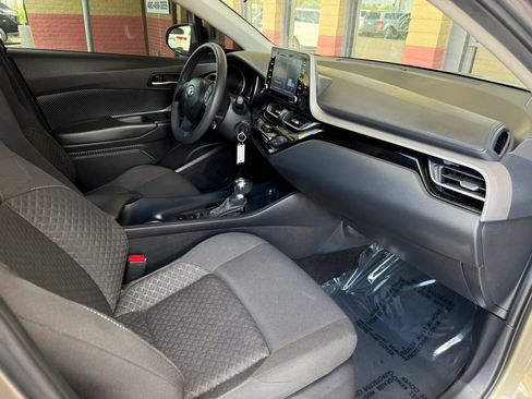 Used 2021 Toyota C-HR LE image 23
