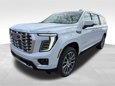 New 2026 GMC Yukon XL Denali w/ Denali Reserve Package AWD/4WD image 3