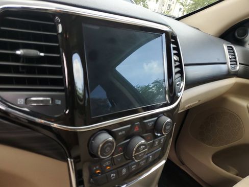 Used 2022 Jeep Grand Cherokee Laredo E w/ Security & Convenience Group AWD/4WD image 26