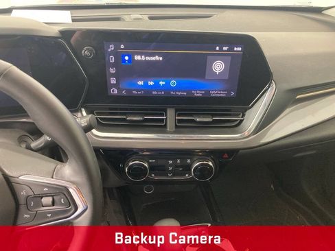 Used 2025 Chevrolet Trax ACTIV w/ Driver Confidence Package FWD image 2